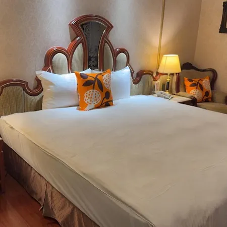 Happiness Hotel-3